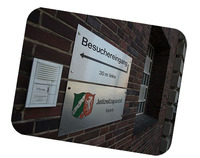 Hinweisschild Besuchereingang Hinweisschild Besuchereingang